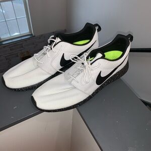 Nike White and Black Athletic Roche Run Shoes